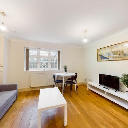 Redhill Town Centre Apartments By Livingo Εξωτερικό φωτογραφία