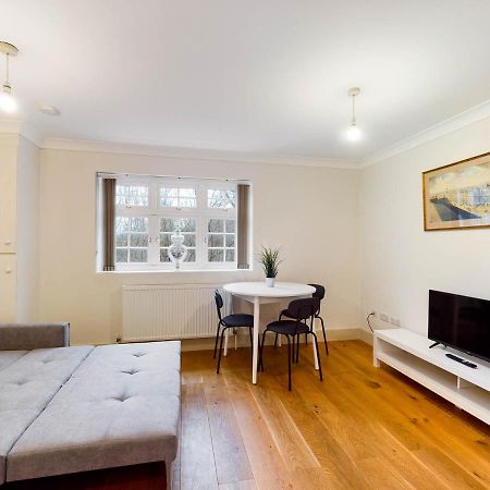 Redhill Town Centre Apartments By Livingo Εξωτερικό φωτογραφία