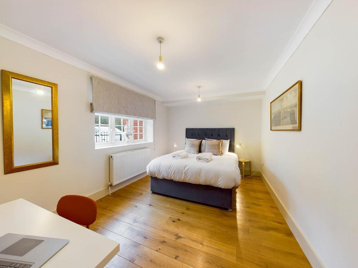 Redhill Town Centre Apartments By Livingo Εξωτερικό φωτογραφία