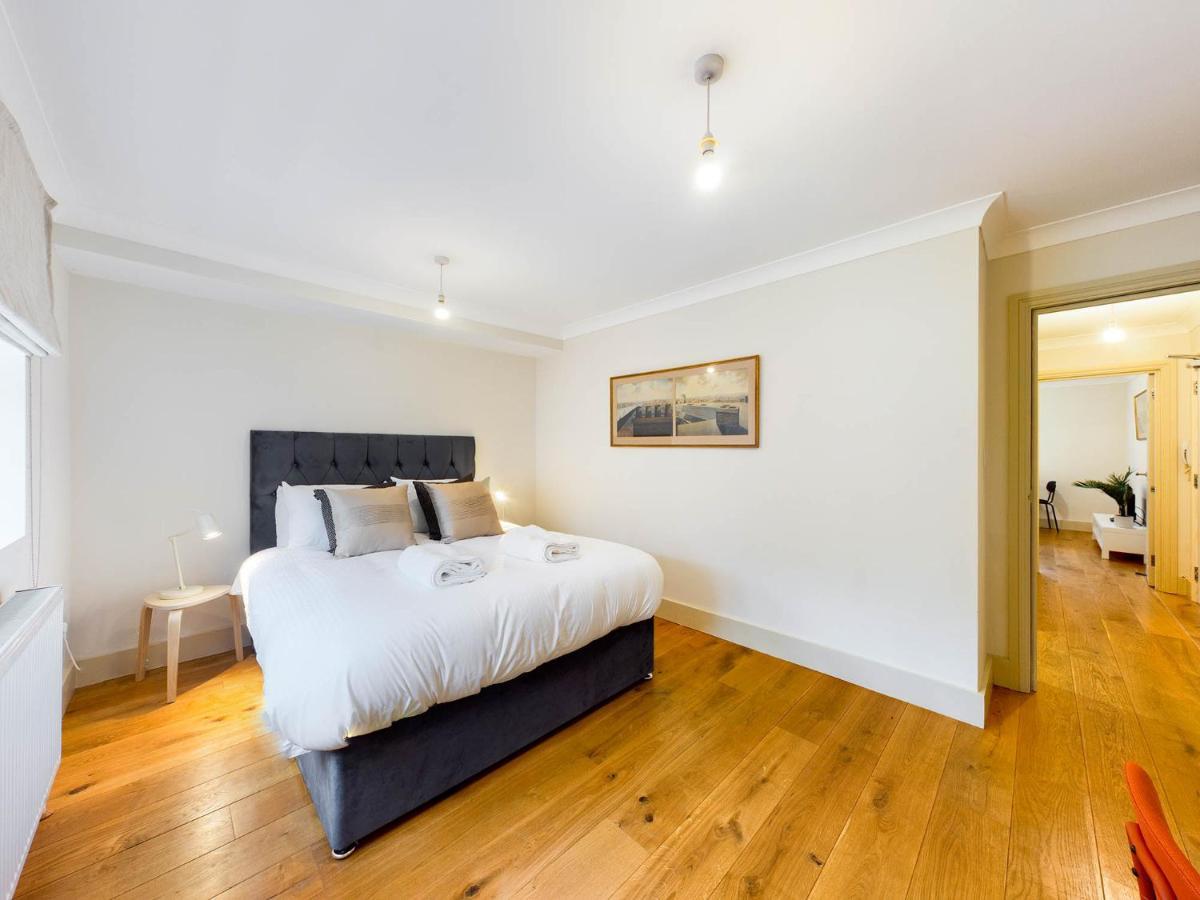 Redhill Town Centre Apartments By Livingo Εξωτερικό φωτογραφία