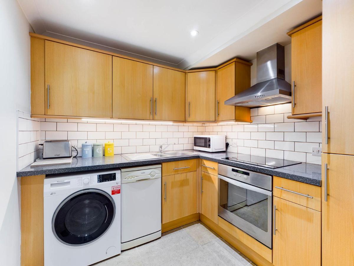 Redhill Town Centre Apartments By Livingo Εξωτερικό φωτογραφία
