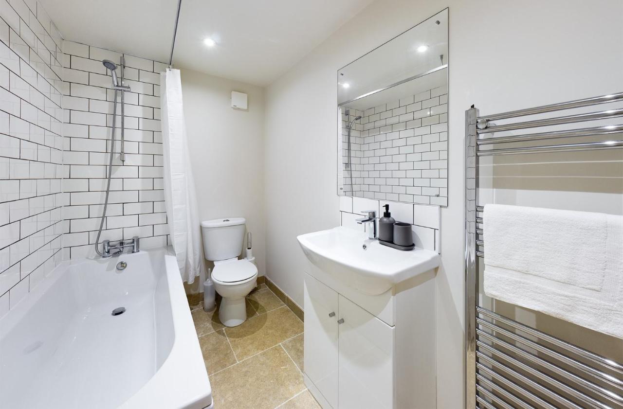 Redhill Town Centre Apartments By Livingo Εξωτερικό φωτογραφία
