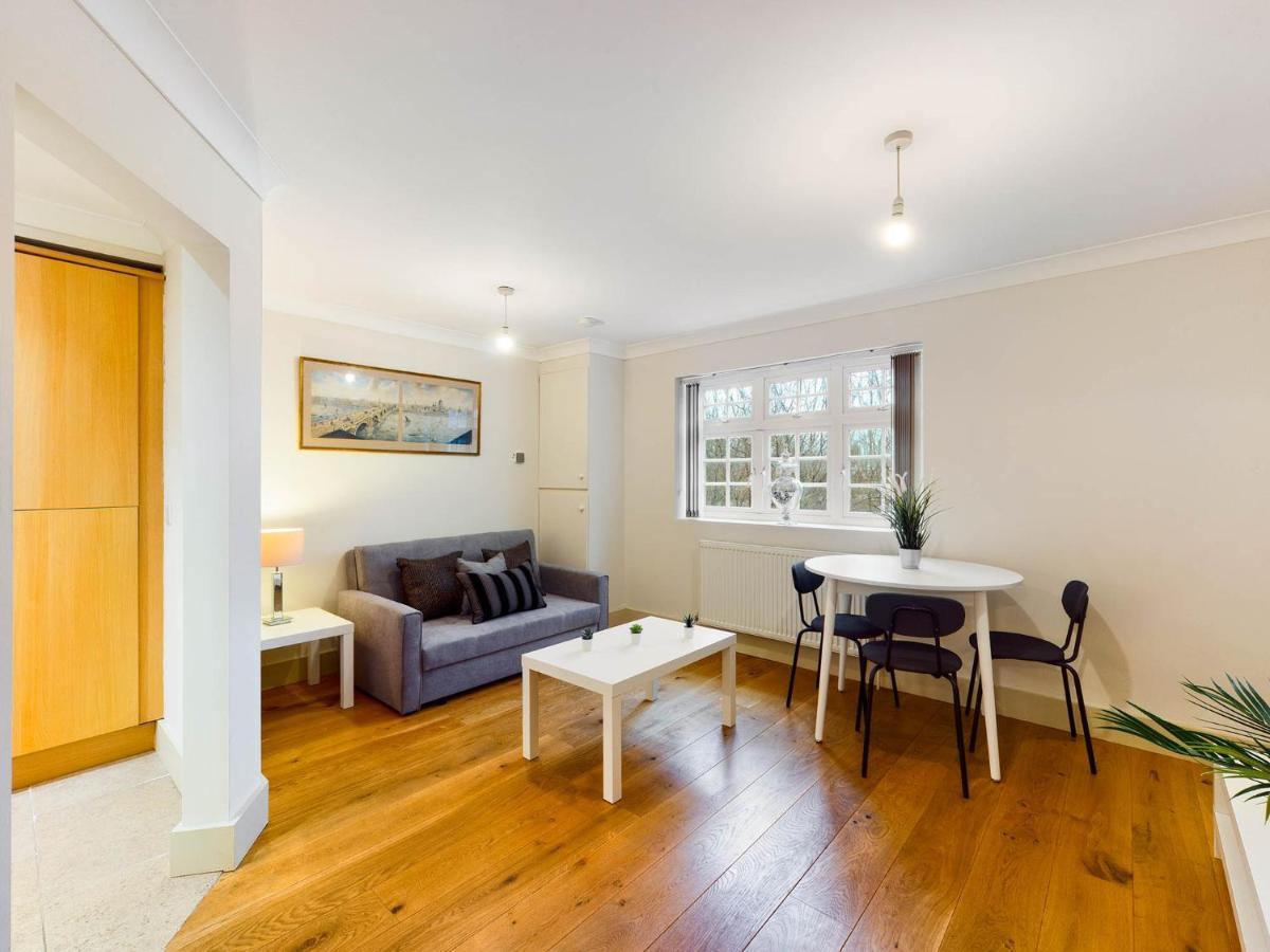 Redhill Town Centre Apartments By Livingo Εξωτερικό φωτογραφία