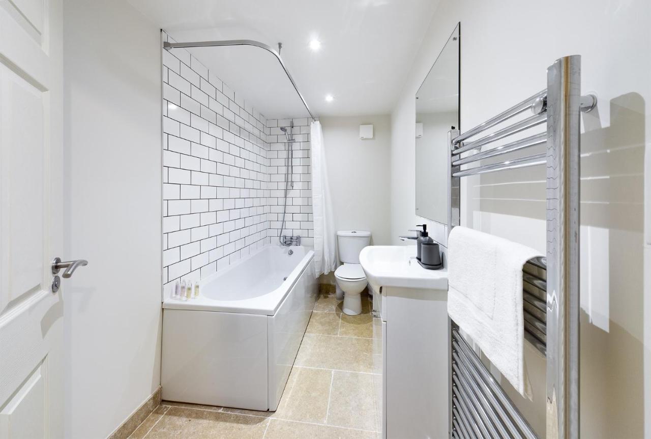 Redhill Town Centre Apartments By Livingo Εξωτερικό φωτογραφία