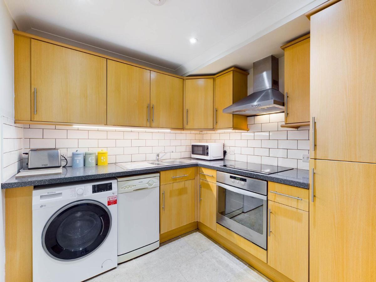 Redhill Town Centre Apartments By Livingo Εξωτερικό φωτογραφία