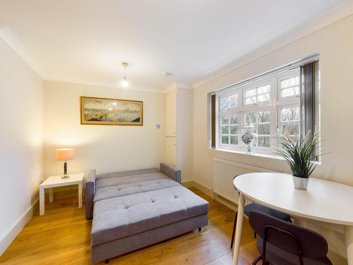 Redhill Town Centre Apartments By Livingo Εξωτερικό φωτογραφία
