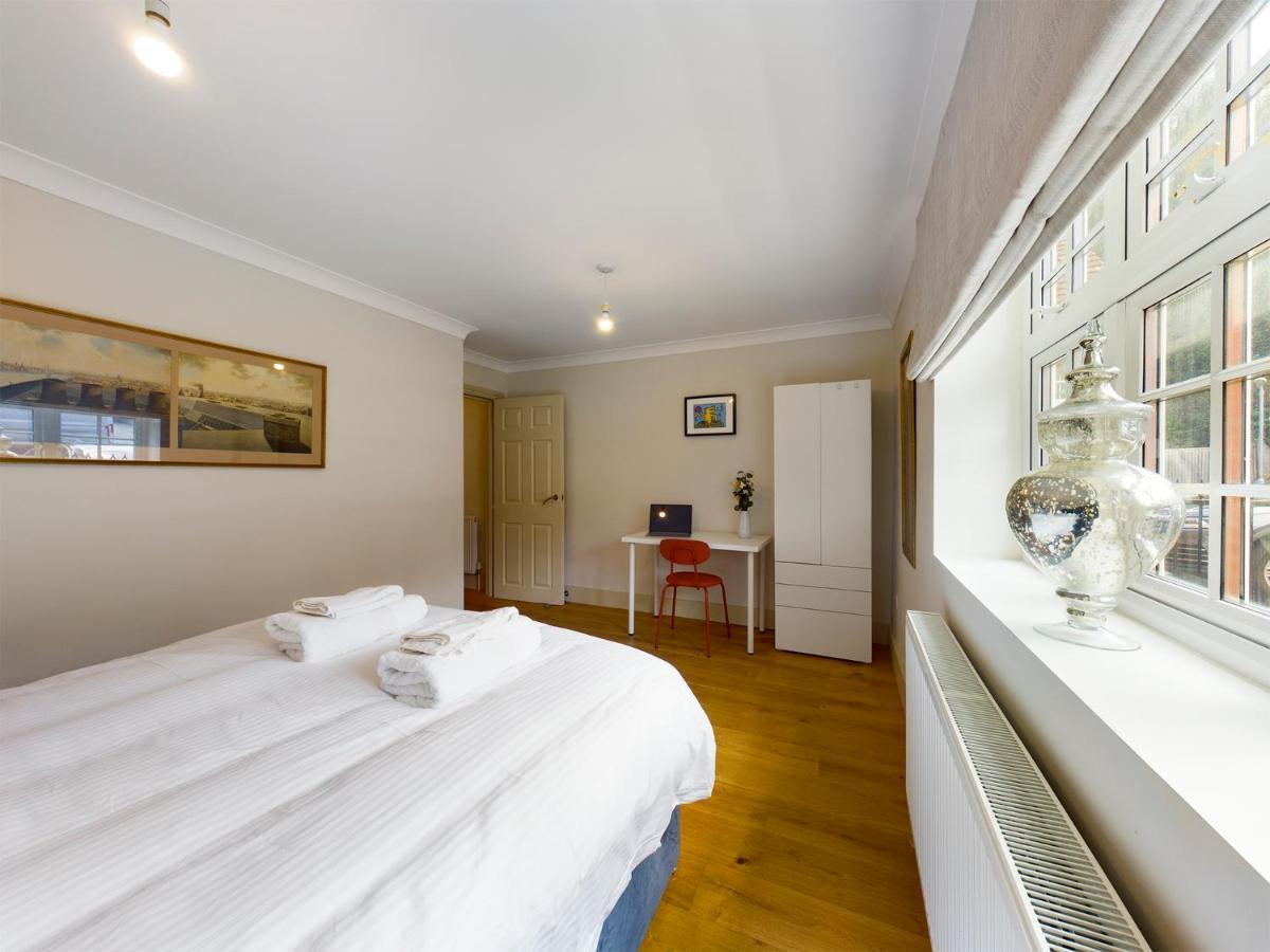Redhill Town Centre Apartments By Livingo Εξωτερικό φωτογραφία